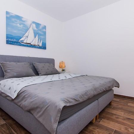 Apartments Lumini Трогир Екстериор снимка