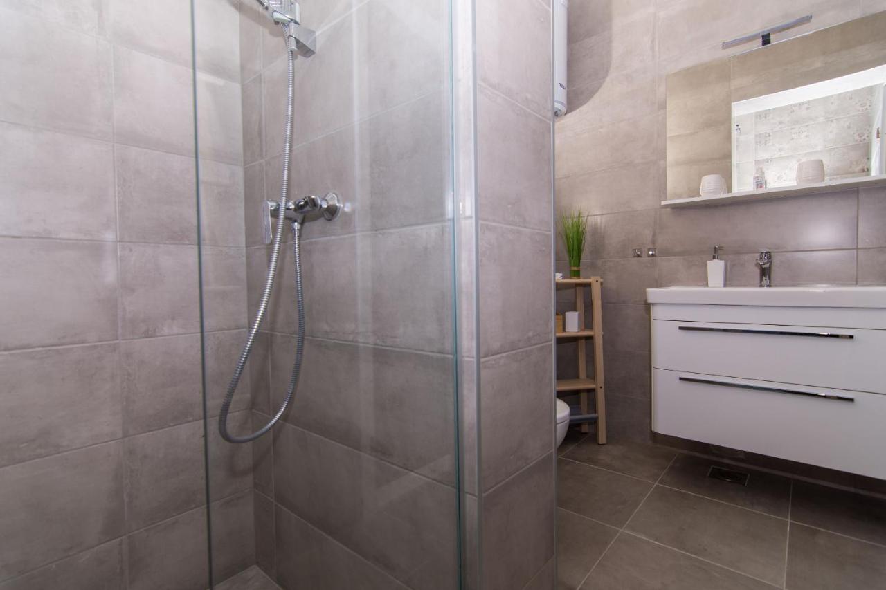 Apartments Lumini Трогир Екстериор снимка