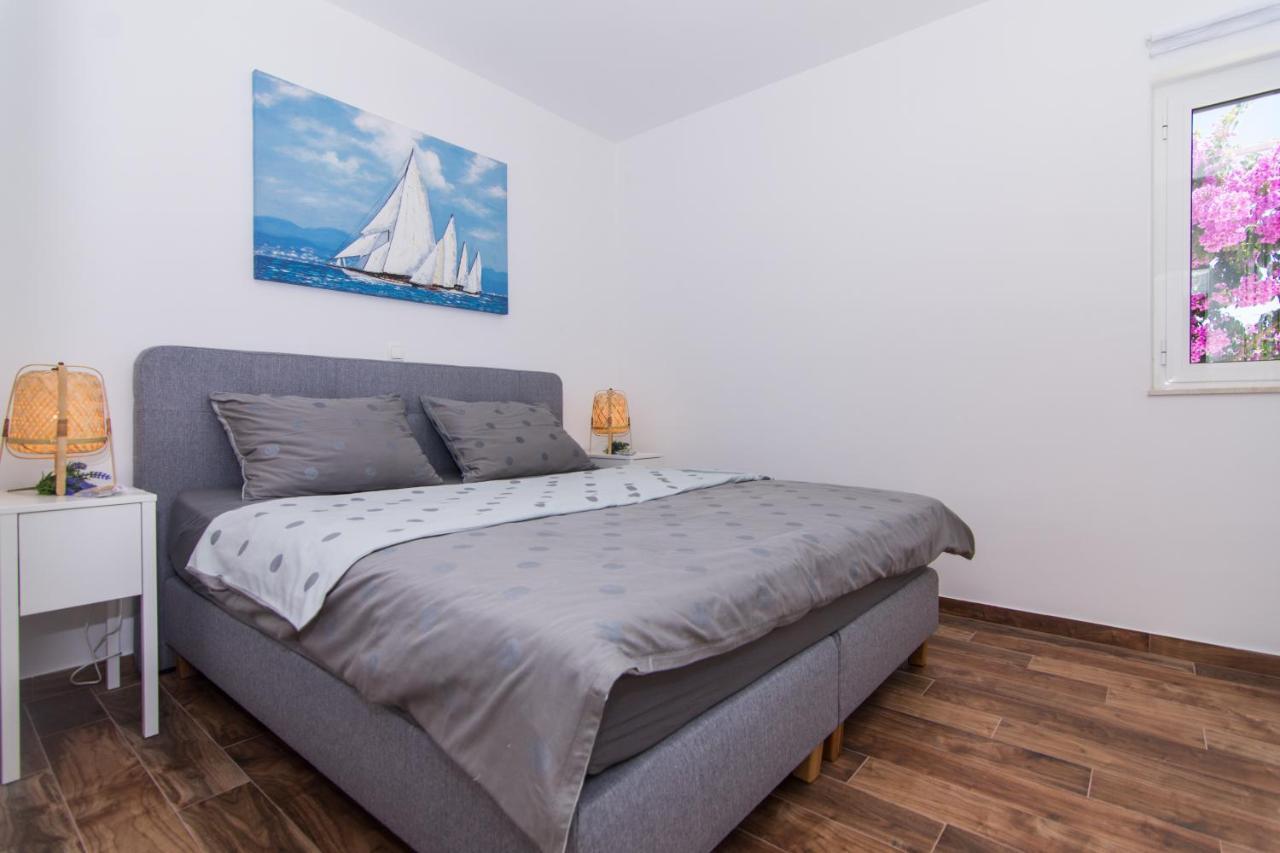 Apartments Lumini Трогир Екстериор снимка