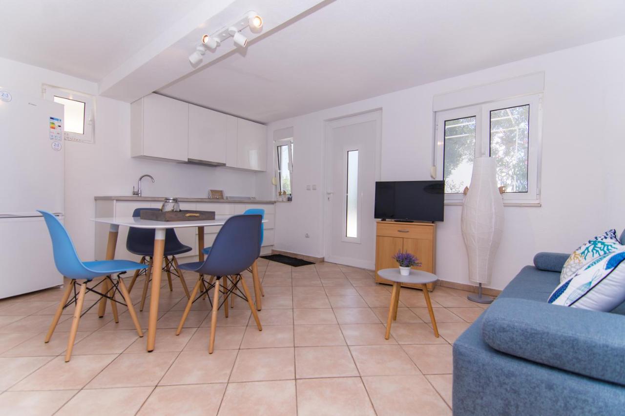 Apartments Lumini Трогир Екстериор снимка