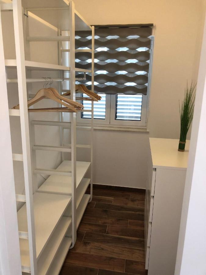 Apartments Lumini Трогир Екстериор снимка